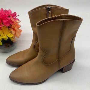 Naturalizer Tan Leather Boots Size 8. MCA4517C